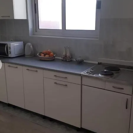 アパート Andrea イグラネ